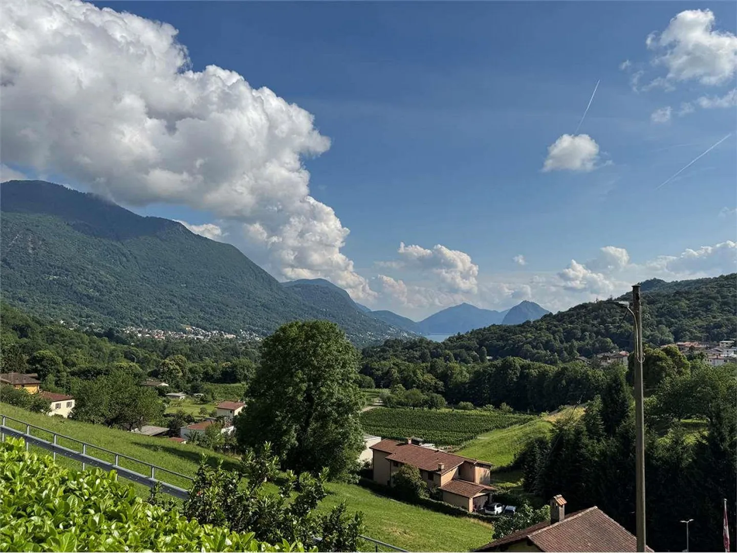 Single-family villa with lake view surrounded by greenery in Cagiallo in Val - Photo 12 of 13