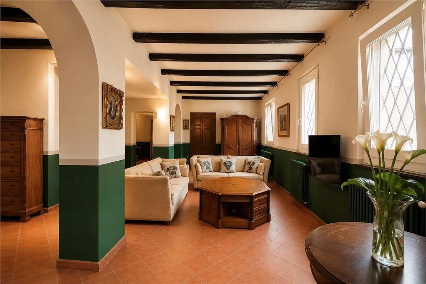 Résidence historique élégante avec cour privée à Gentilino - Photo 1 sur 13
