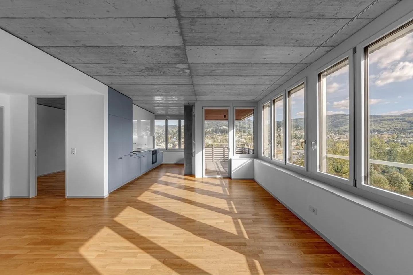 Appartement moderne de 3,5 pièces avec vue - Photo 2 sur 12