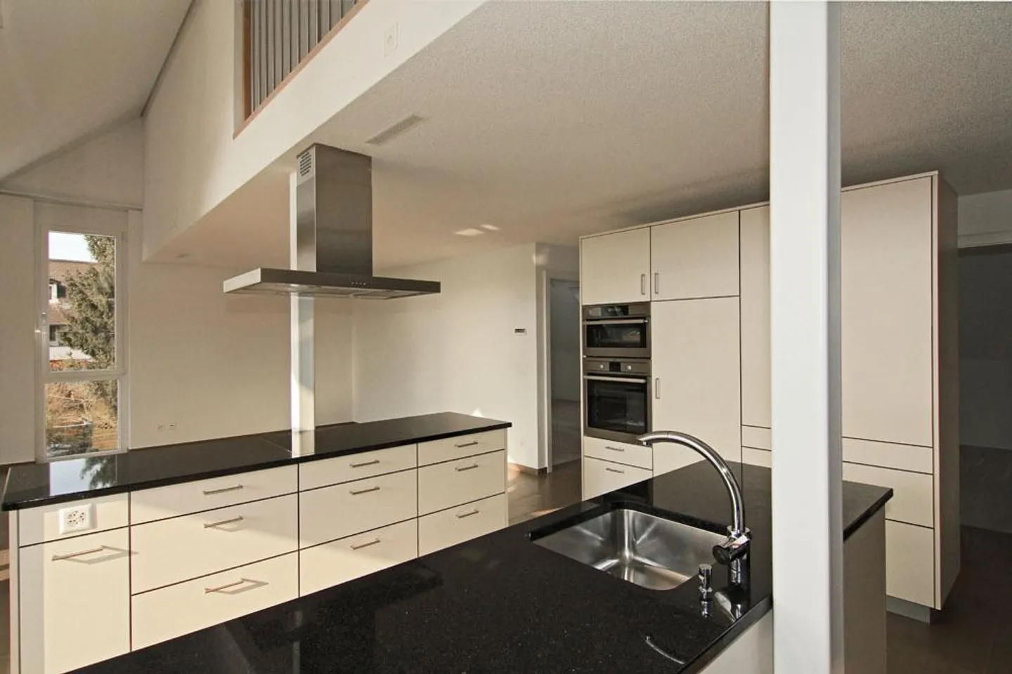 Appartamento da sogno di 4,5 stanze con galleria a Münsingen - Foto 2 di 12