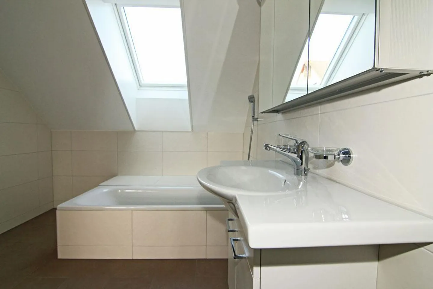 Appartamento da sogno di 4,5 stanze con galleria a Münsingen - Foto 3 di 12