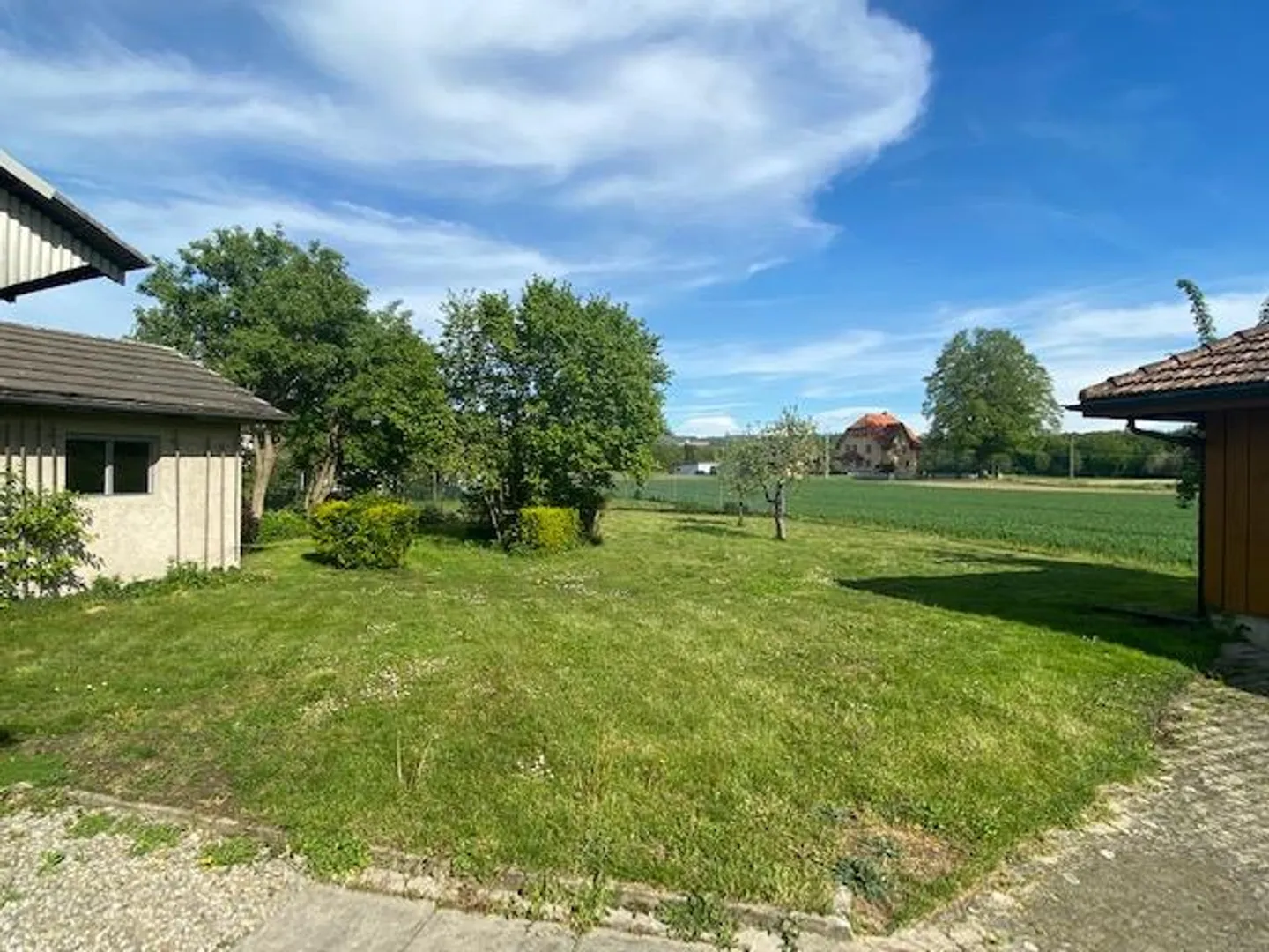 Freistehendes Haus mit sonnigem Garten - Foto 2 von 20