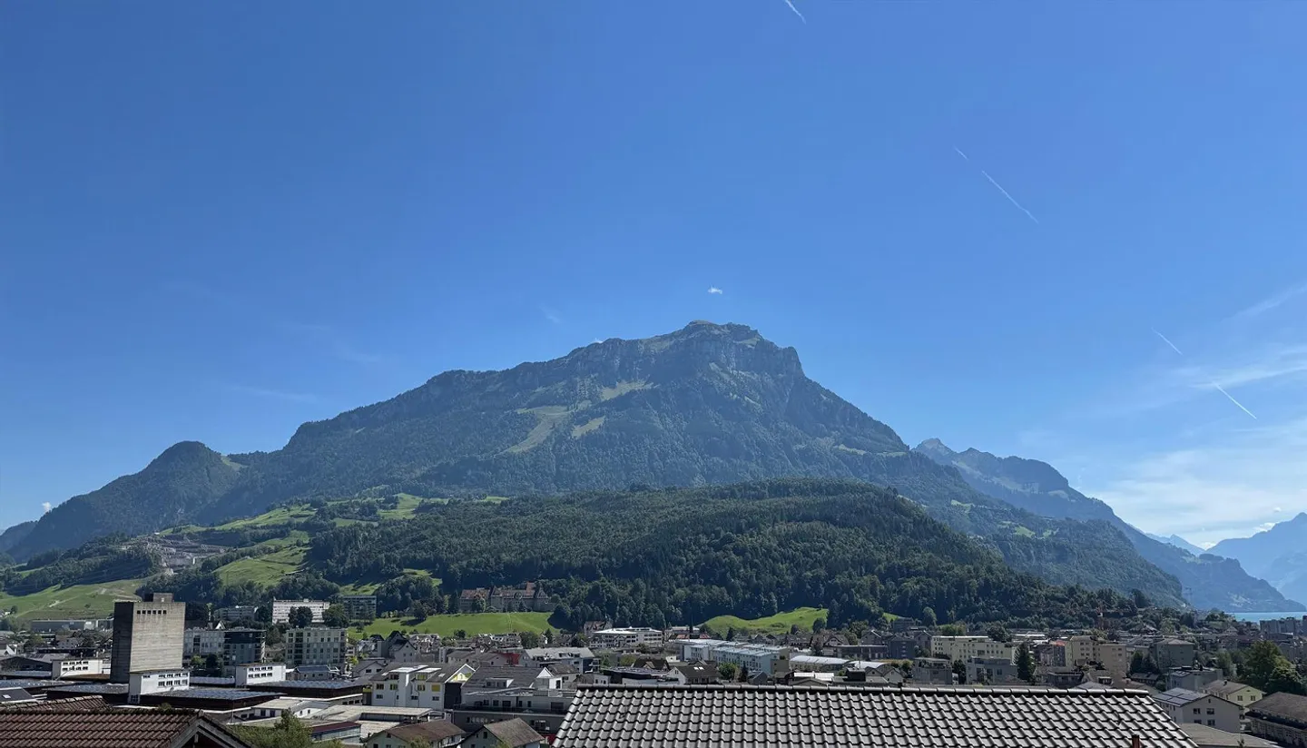 Quiet 4 1/2-room apartment with lake view - Shared use of indoor pool - Photo 2 of 18