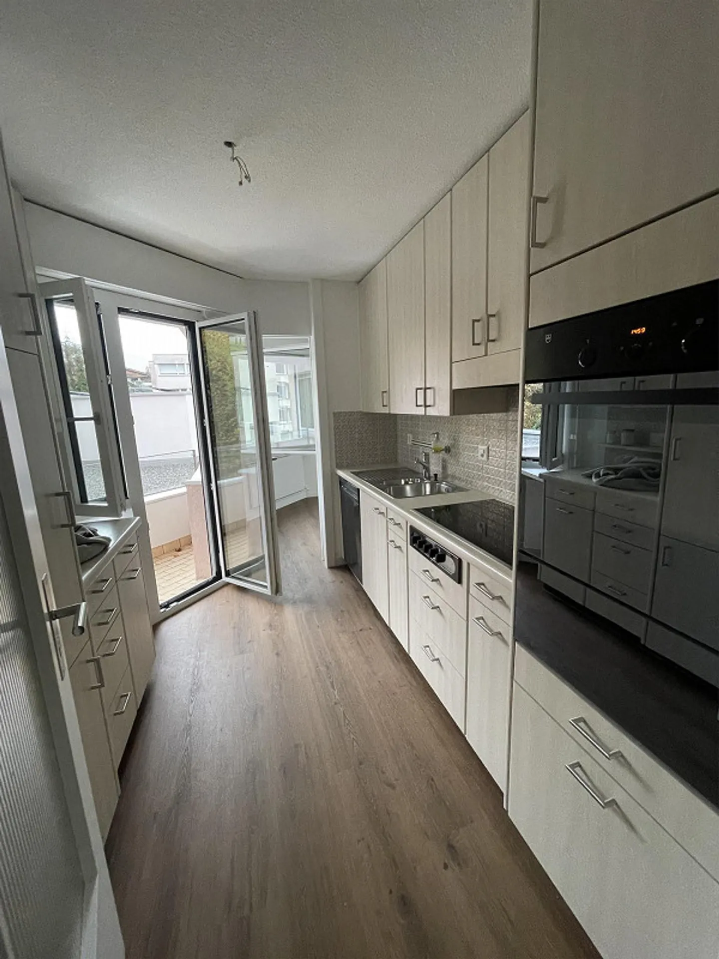 Quiet 4 1/2-room apartment with lake view - Shared use of indoor pool - Photo 6 of 18