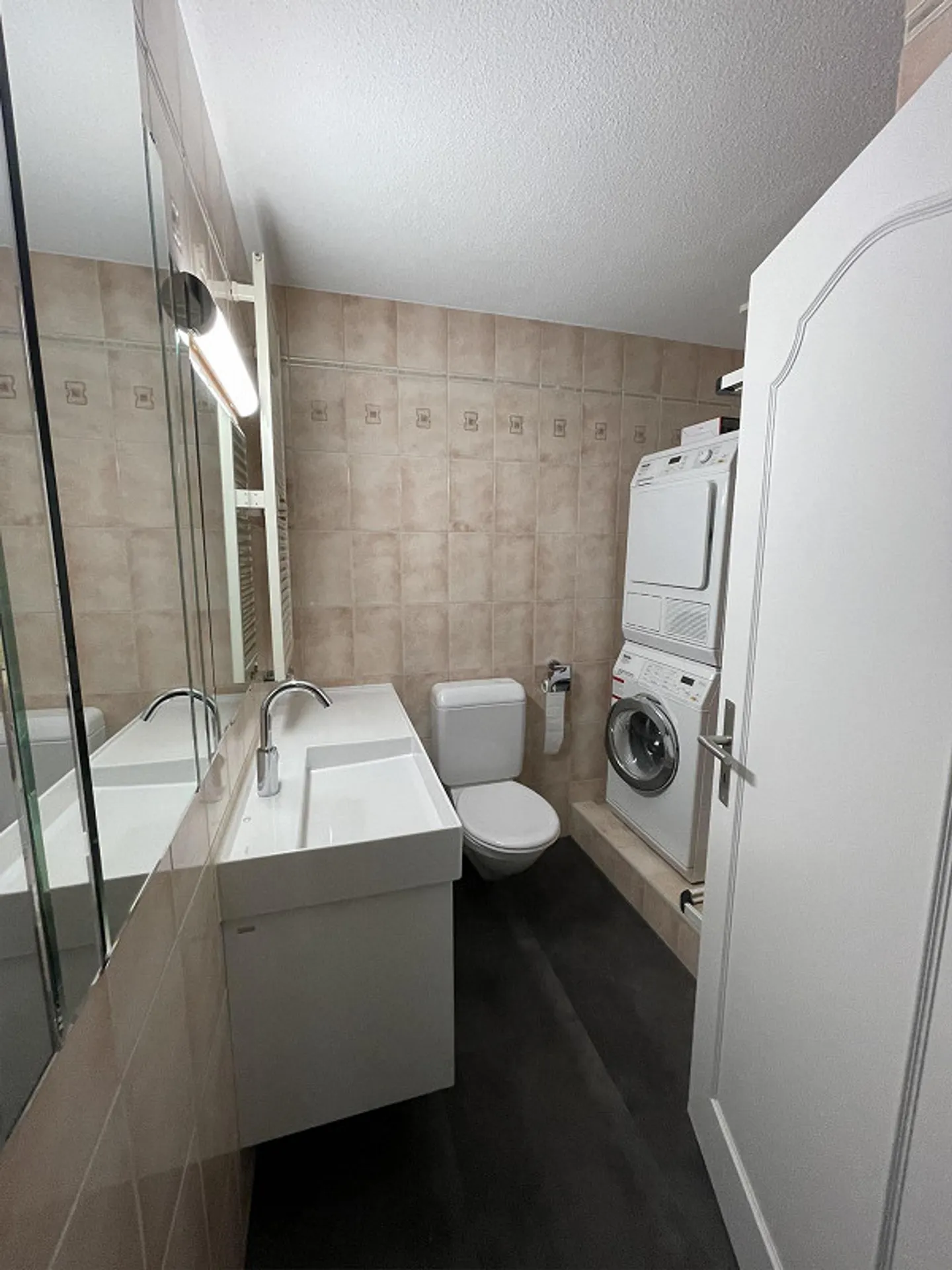 Quiet 4 1/2-room apartment with lake view - Shared use of indoor pool - Photo 10 of 18