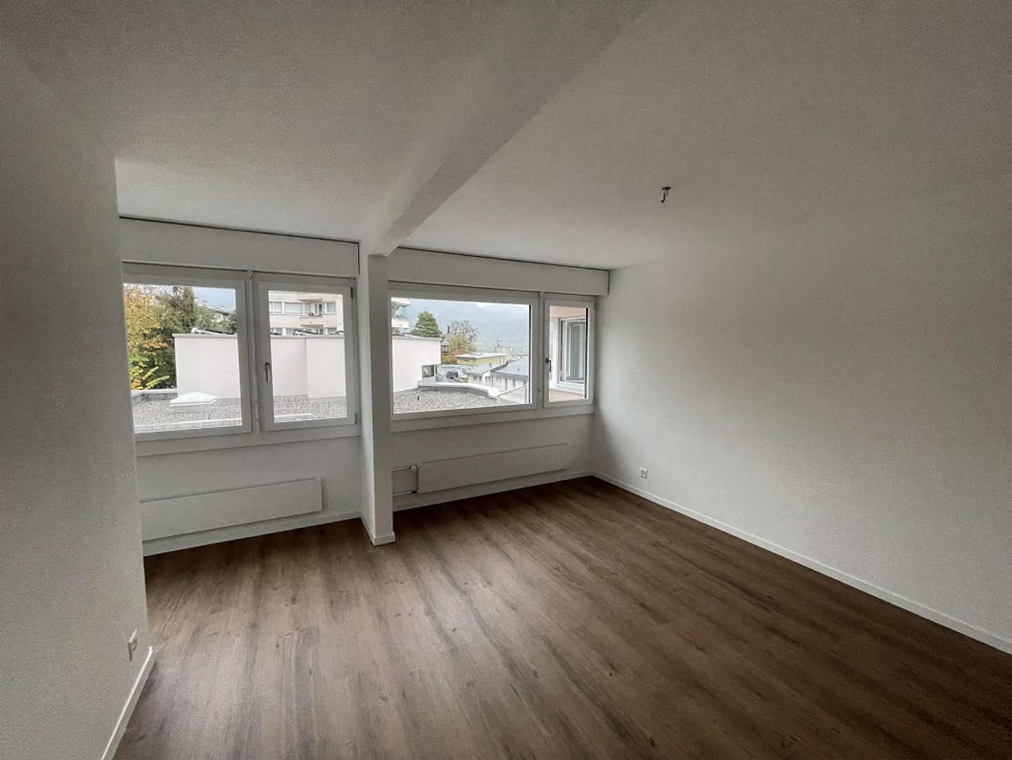 Quiet 4 1/2-room apartment with lake view - Shared use of indoor pool - Photo 13 of 18