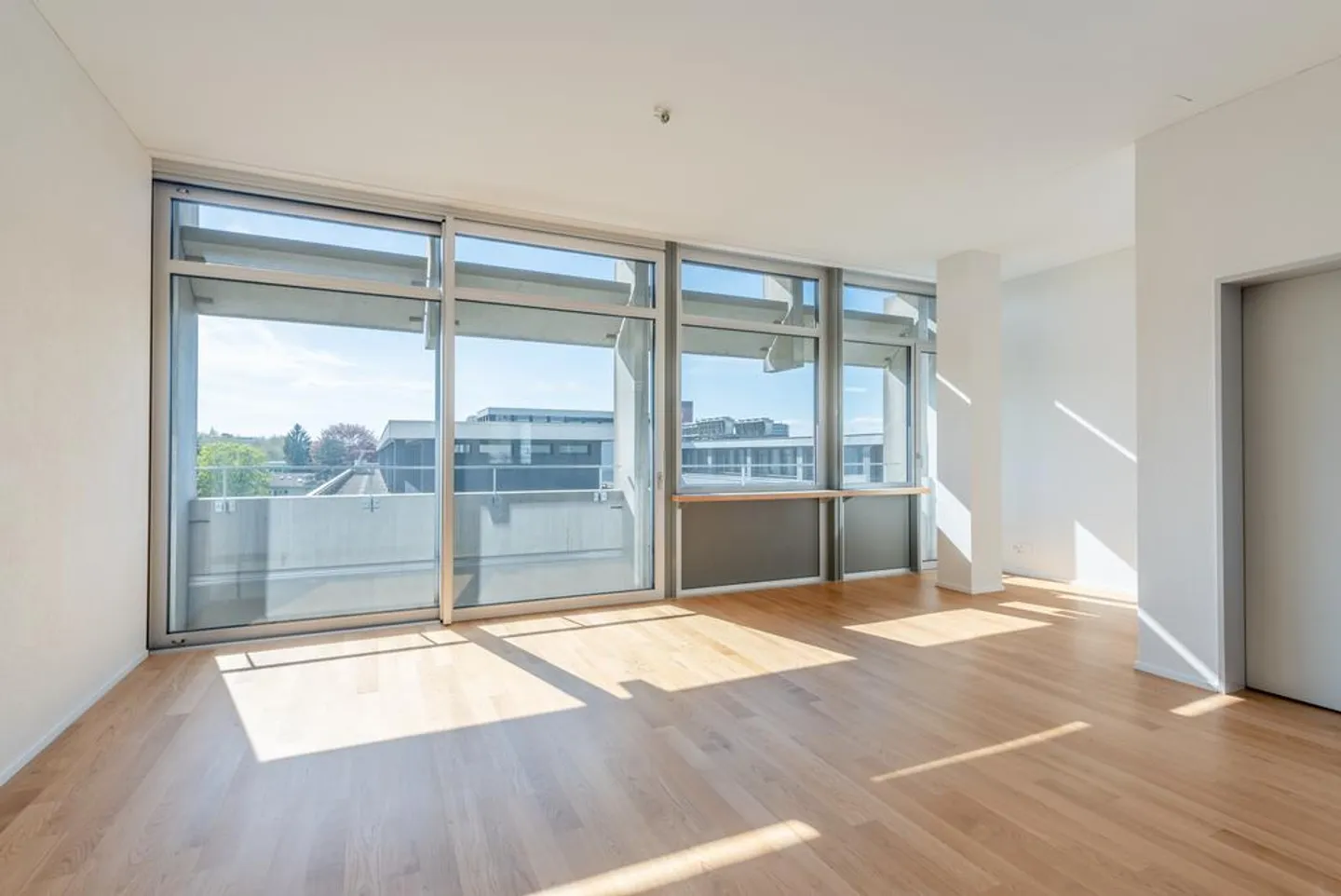 FIRST USE - Living with a View in Hochhuus Bern - Photo 4 of 12