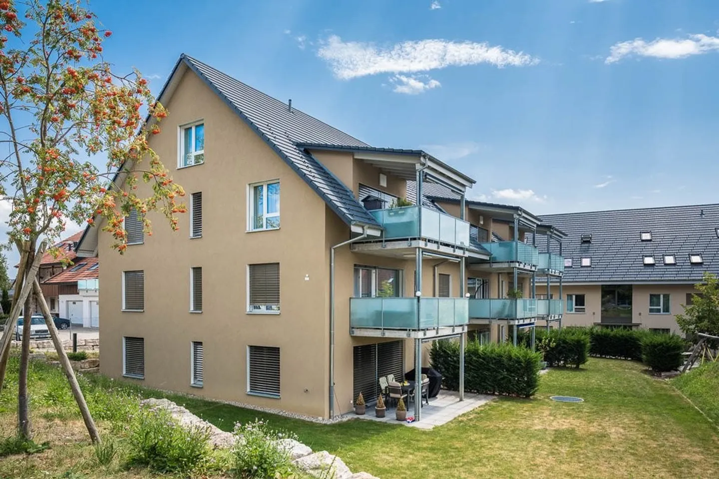Moderne 3.5-Z'Wohnung mit Balkon und Waschturm - Foto 1 von 13