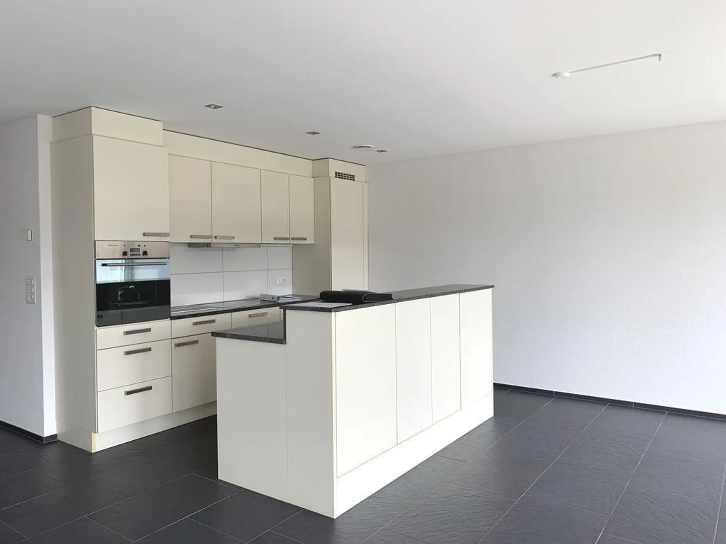 Appartement lumineux de 3,5 pièces avec balcon dans un emplacement calme à Kreuzlingen - Photo 2 sur 13