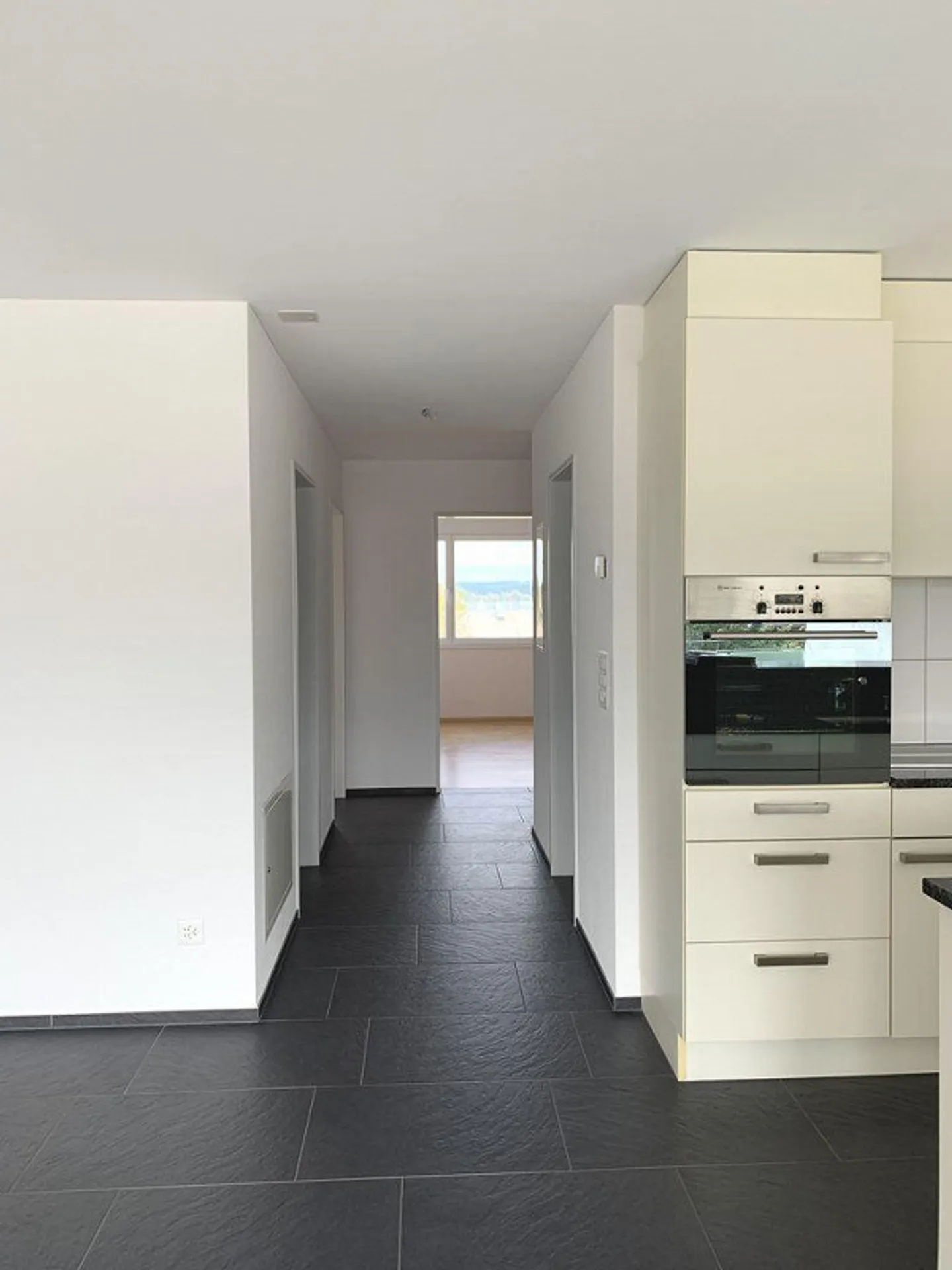 Appartement lumineux de 3,5 pièces avec balcon dans un emplacement calme à Kreuzlingen - Photo 3 sur 13