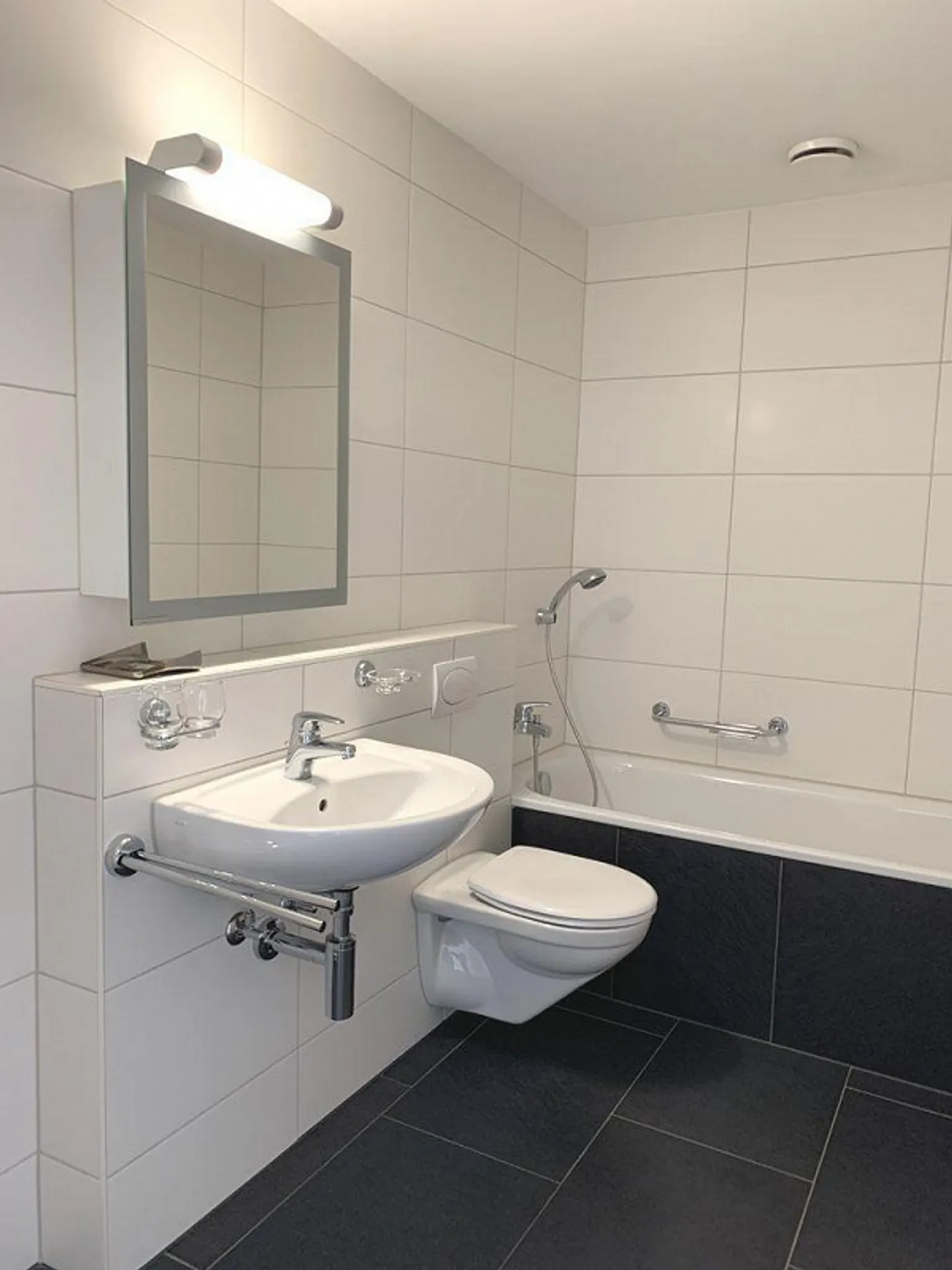 Appartement lumineux de 3,5 pièces avec balcon dans un emplacement calme à Kreuzlingen - Photo 9 sur 13