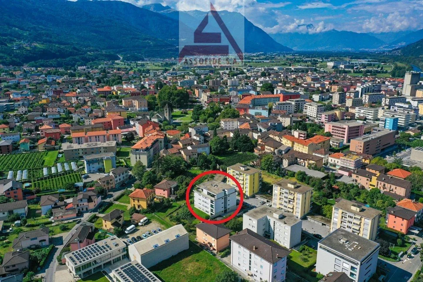 High-quality penthouse with a view - Photo 2 of 9