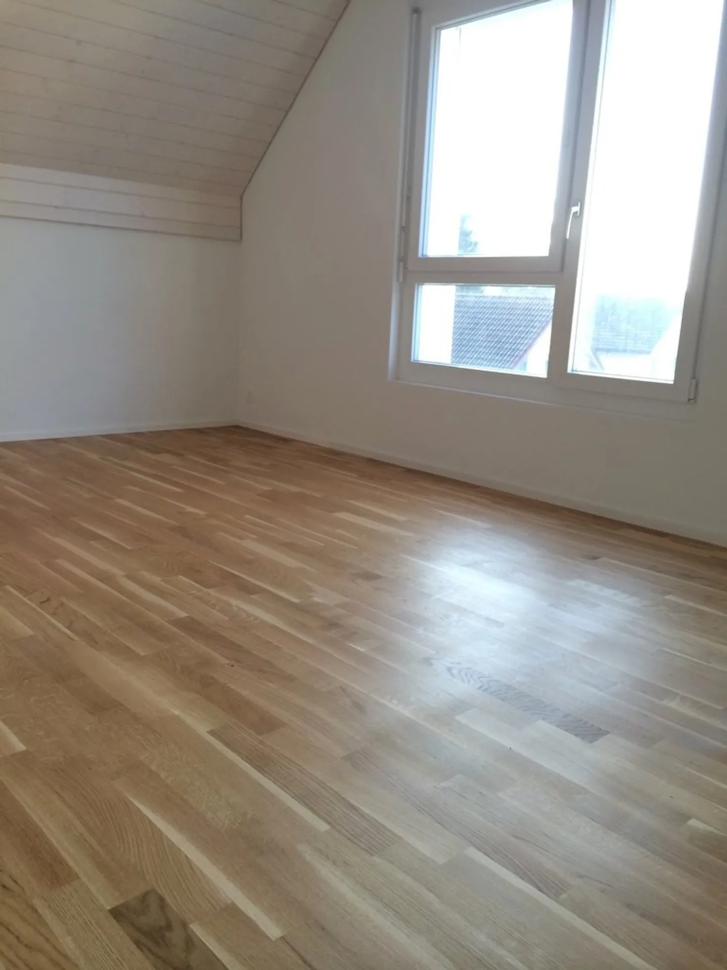 Moderne 3.5-Z'Wohnung mit Balkon und Waschturm - Foto 11 von 13