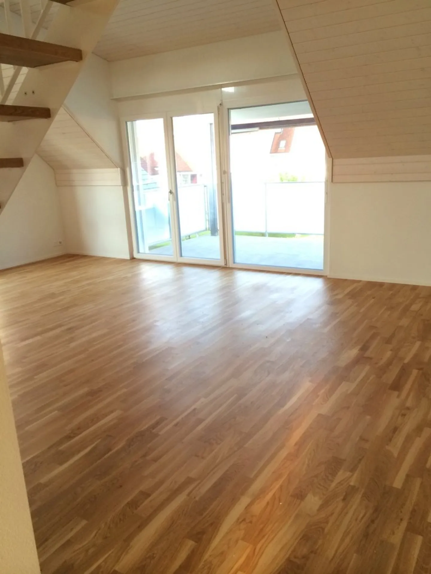 Moderne 3.5-Z'Wohnung mit Balkon und Waschturm - Foto 9 von 13