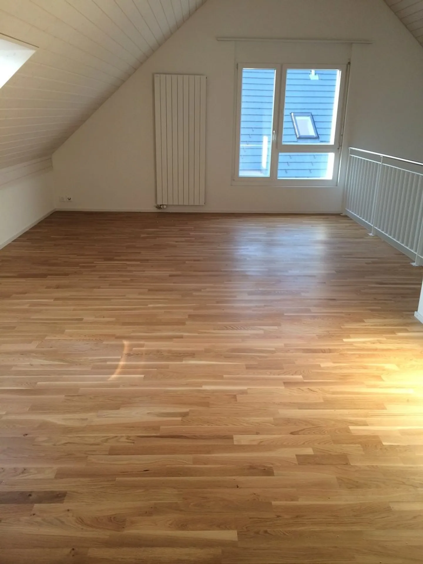 Moderne 3.5-Z'Wohnung mit Balkon und Waschturm - Foto 10 von 13