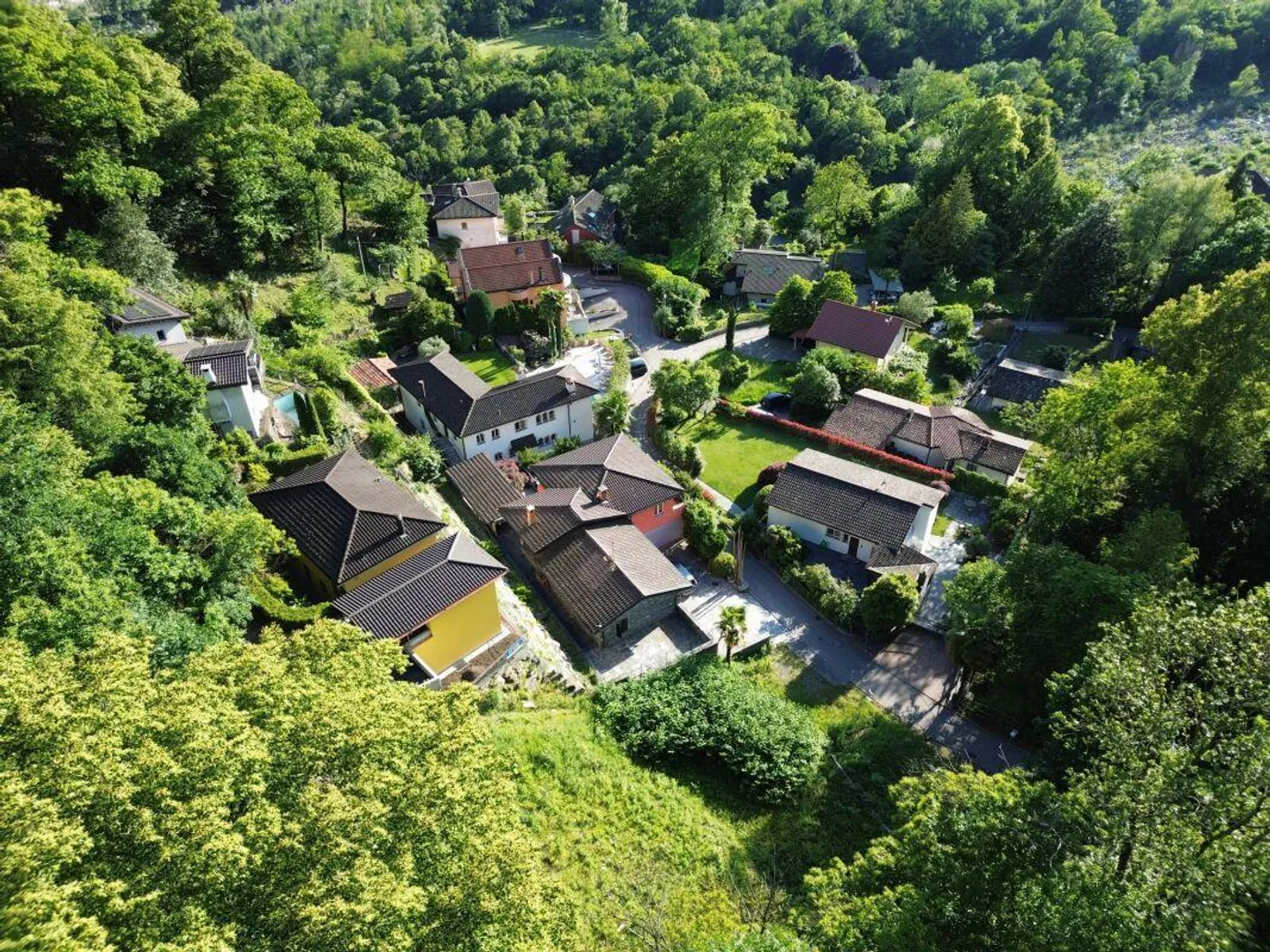 EXCLUSIVE VILLA AMONG NATURE, LUXURY AND BREATHTAKING PANORAMA - Photo 4 of 13