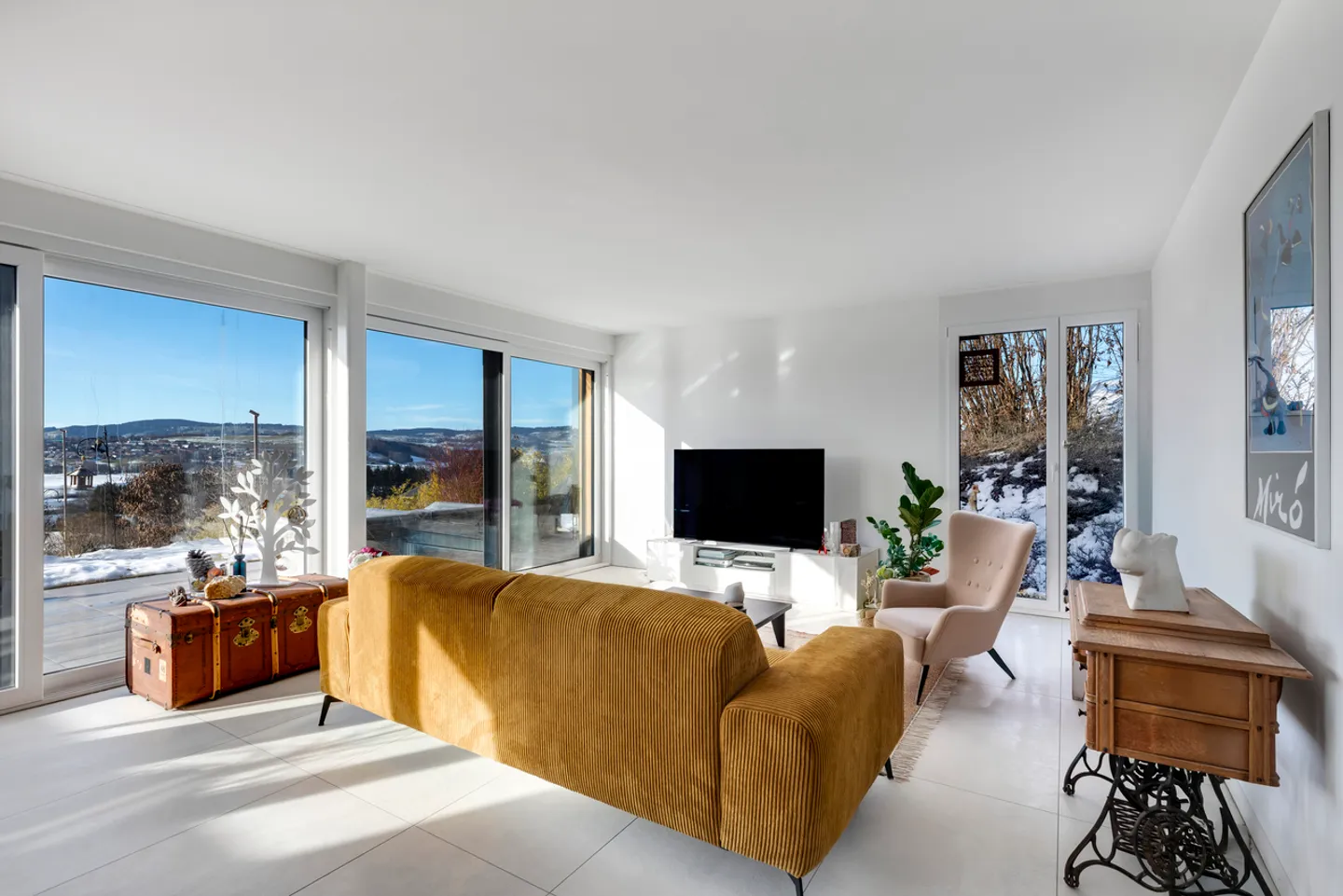 Stunning Apartment with Lake View - Photo 2 of 15