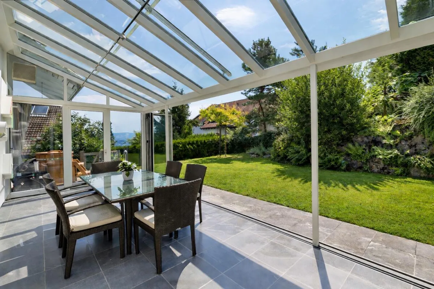 Geräumiges Familienhaus mit Garten - Foto 2 von 7