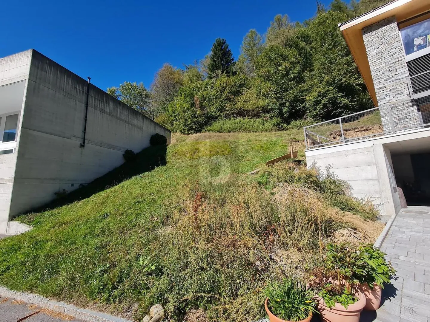 BARGAIN PRICE!! SUNNY AND QUIET LOCATION - Photo 2 of 6