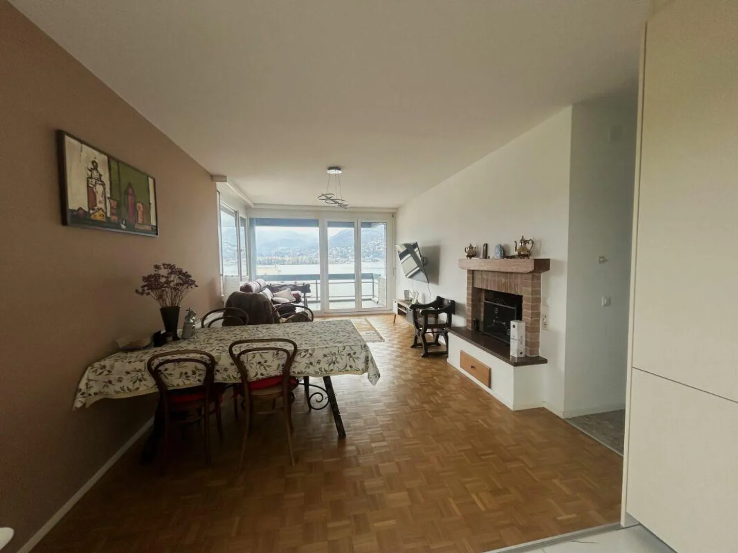 Elegantes 4,5-Zimmer-Wohnung mit Seeblick - Foto 3 von 7