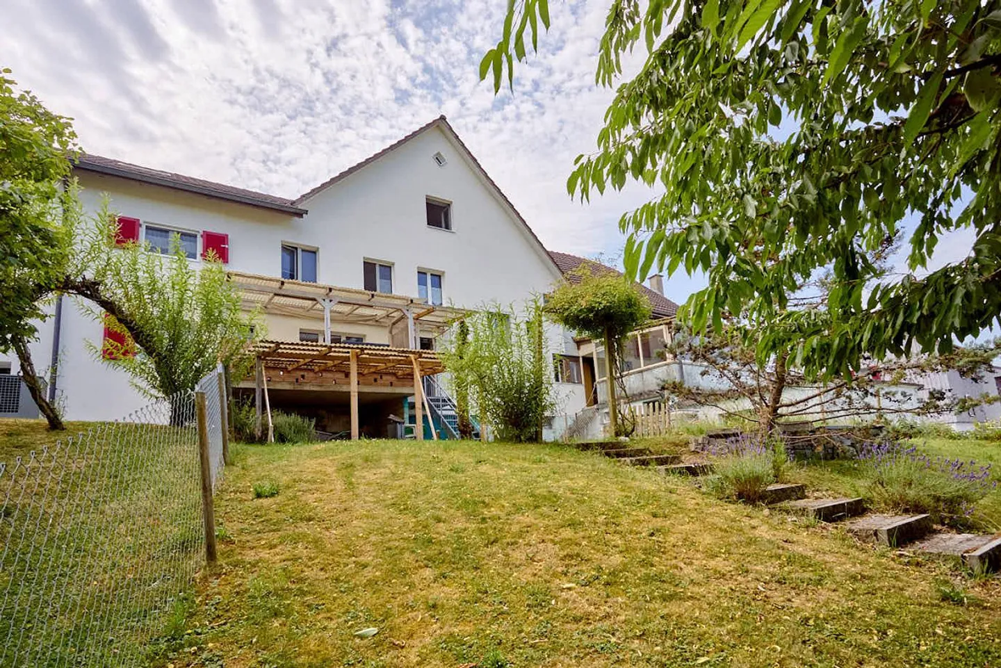 Familienhaus mit grossem Garten - Foto 2 von 11