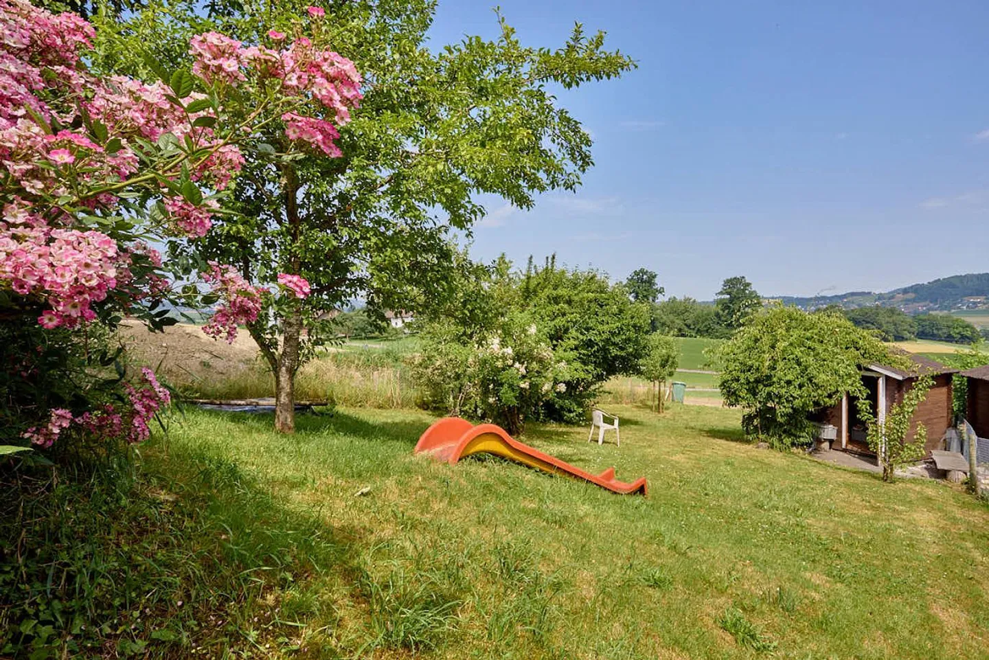 Familienhaus mit grossem Garten - Foto 5 von 11