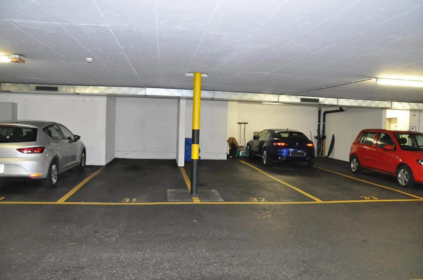 Places de stationnement doubles dans le garage souterrain "Grünring"... - Photo 1 sur 3