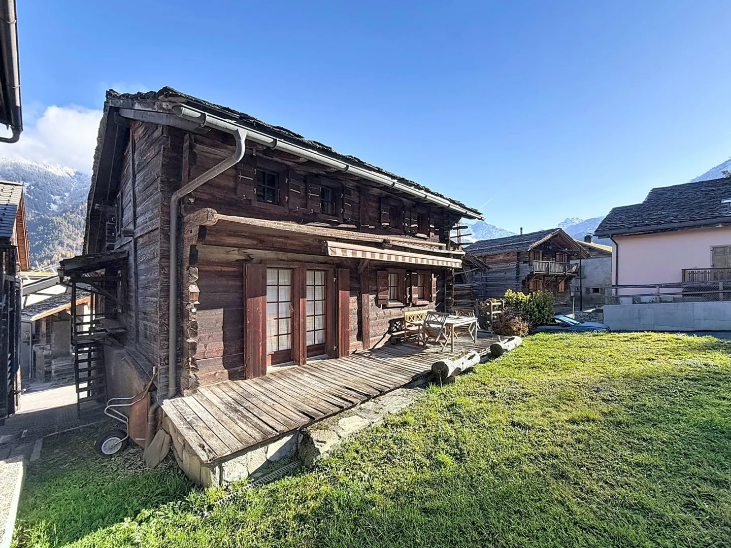 Familienchalet in Bruson – Garage, Weinkeller und ungehinderte Ausblicke - Foto 2 von 18