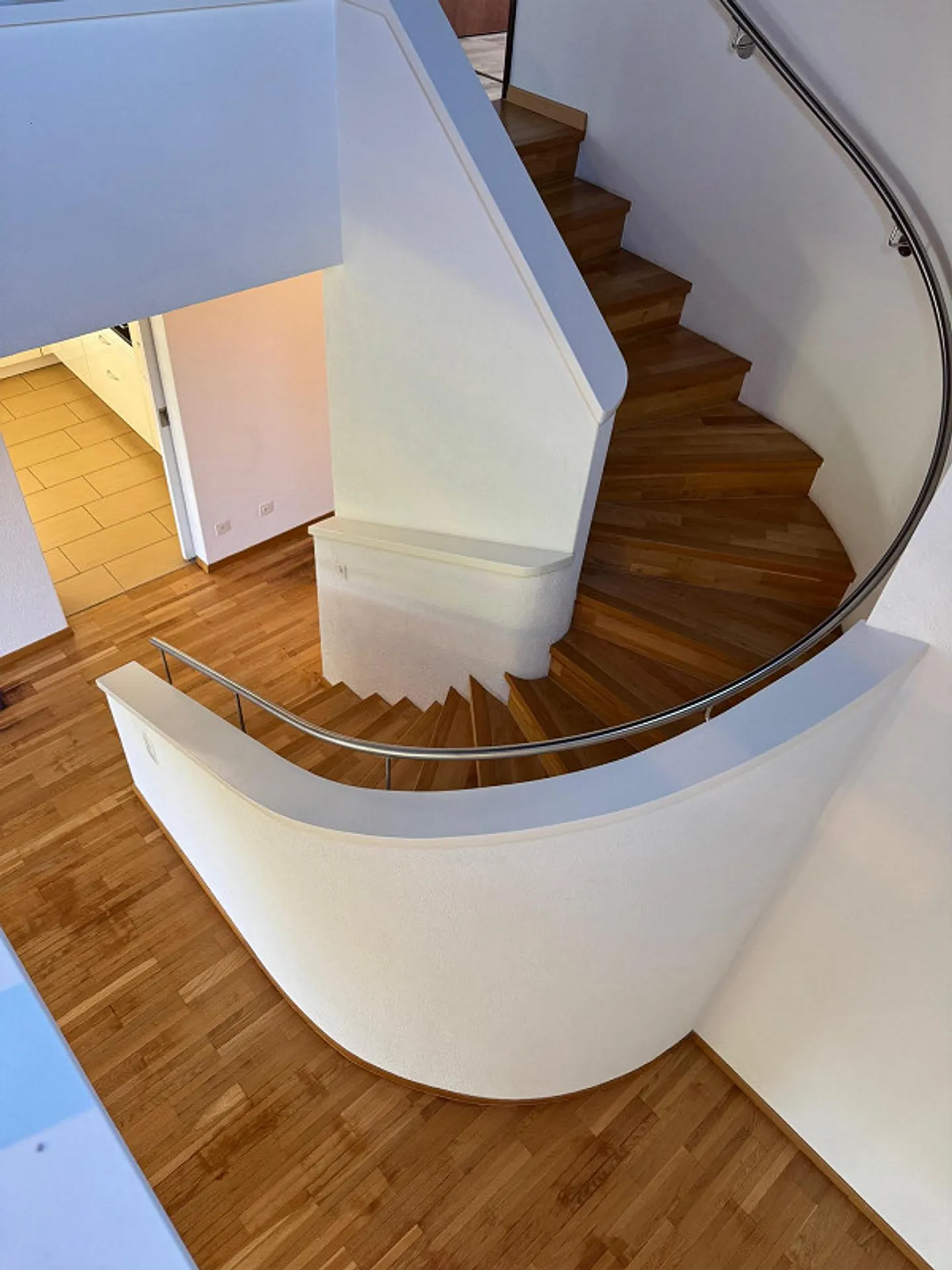 Plus de 270 m2 de plaisir de vivre dans le vert - Photo 2 sur 7