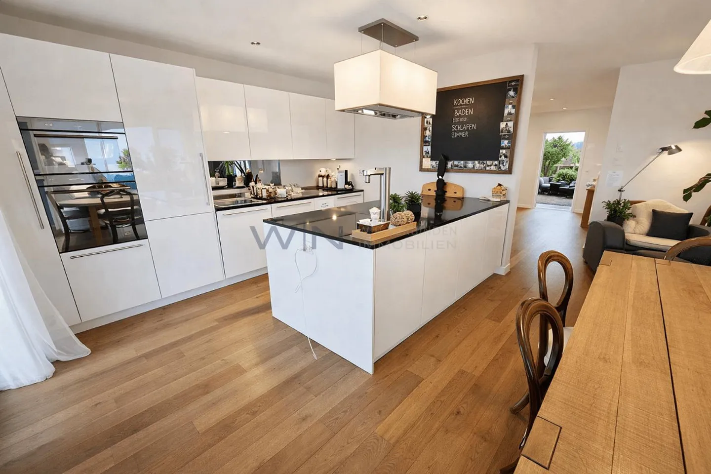 Charmante maison au bord du lac - Photo 2 sur 8