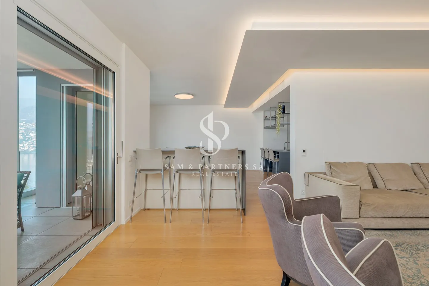 Penthouse di Lusso con Vista Lago - Foto 4 di 17