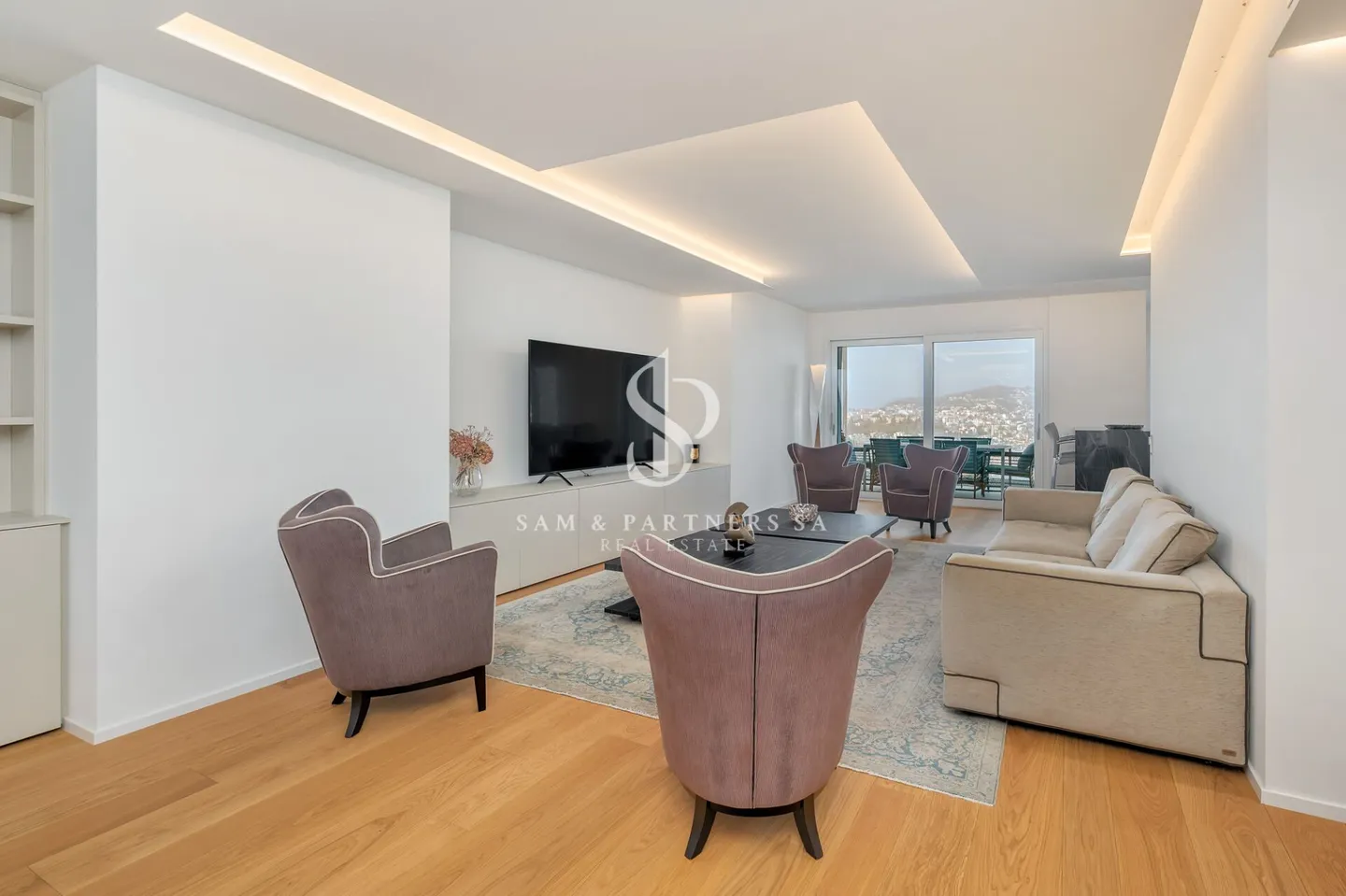 Penthouse di Lusso con Vista Lago - Foto 2 di 17