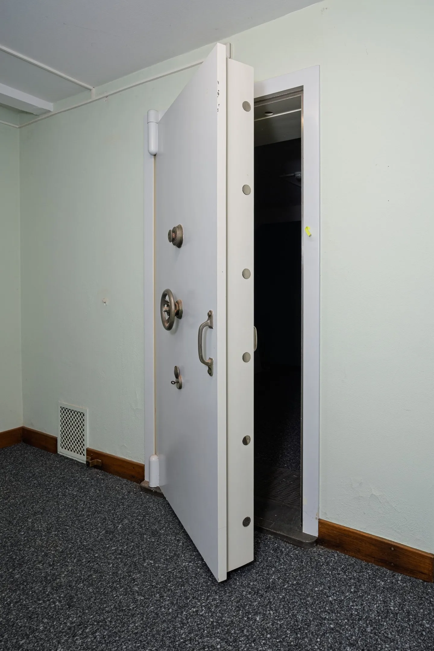 LAGER - LAGER - LAGER von 10 m2 bis 100 m2 ab CHF 24 pro Monat OHNE DEPOT! - Foto 7 von 10