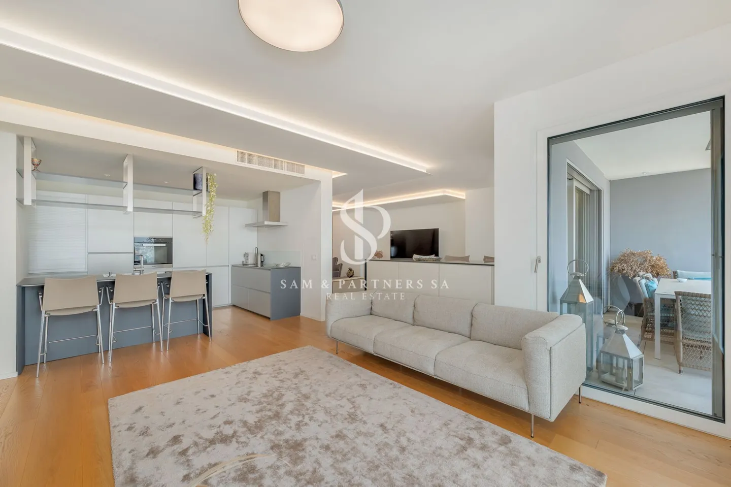Penthouse di Lusso con Vista Lago - Foto 5 di 17