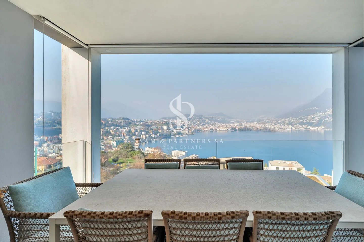 Penthouse di Lusso con Vista Lago - Foto 7 di 17