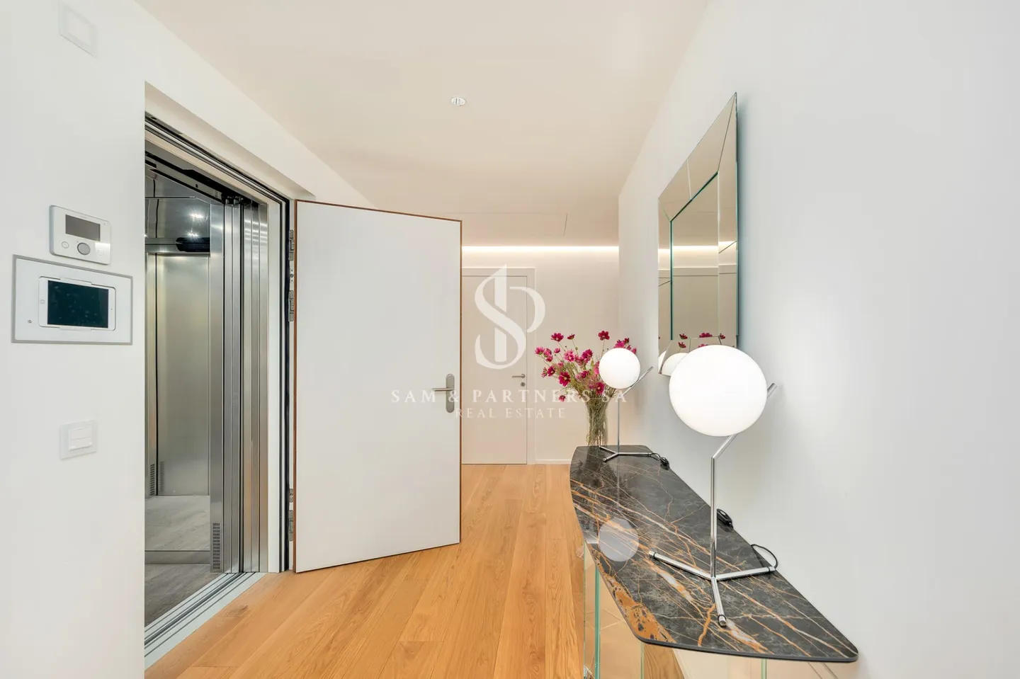 Penthouse di Lusso con Vista Lago - Foto 8 di 17