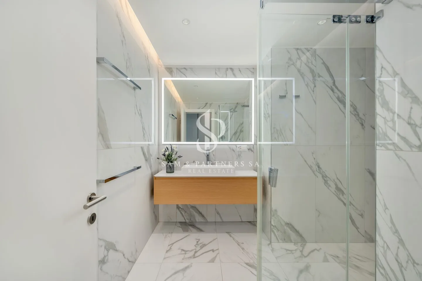 Penthouse di Lusso con Vista Lago - Foto 13 di 17