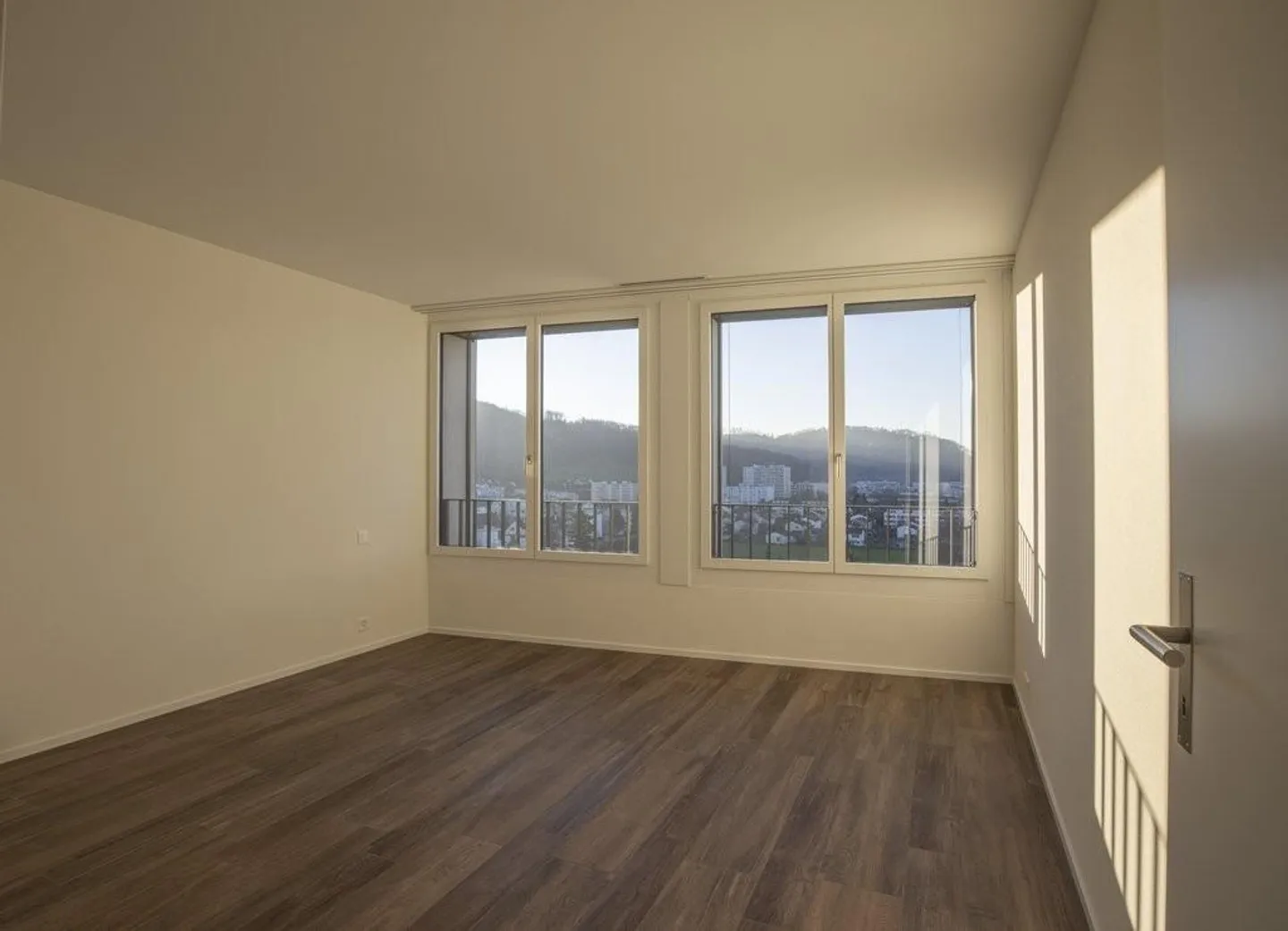 Modern apartment with its own laundry room in the village center of Pratteln - Photo 4 of 9