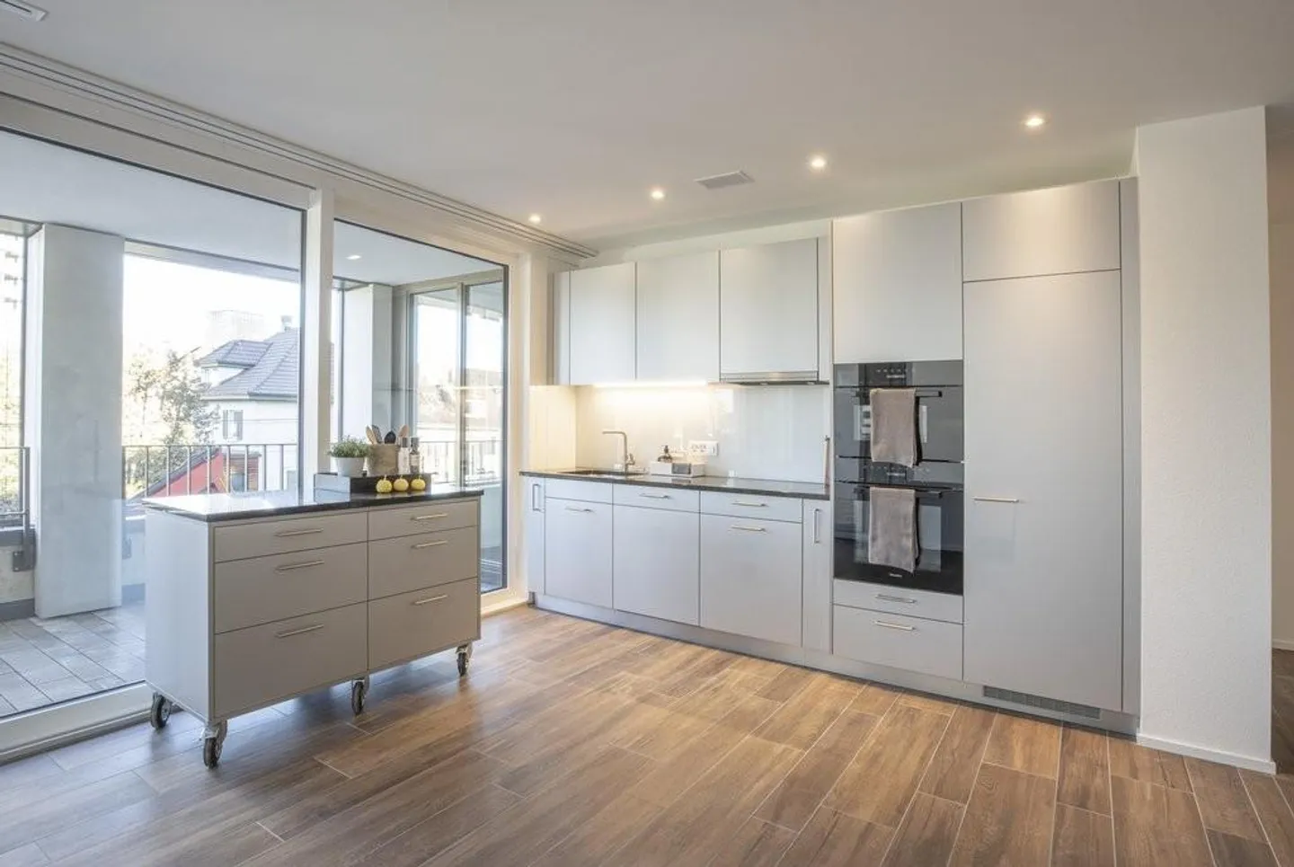 Modern apartment with its own laundry room in the village center of Pratteln - Photo 2 of 9