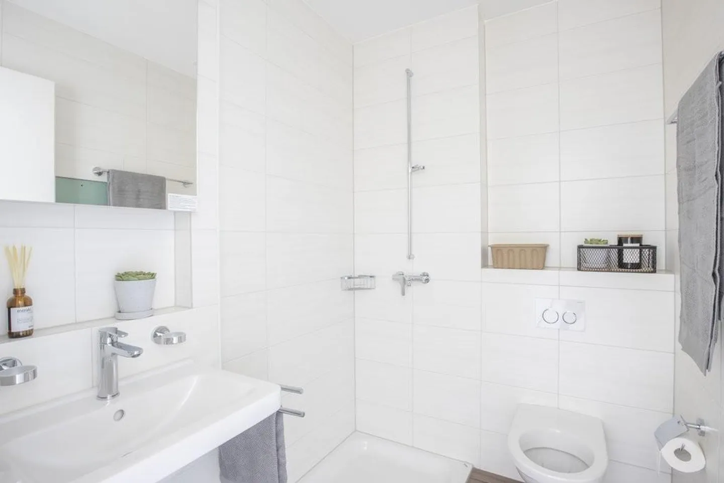 Modern apartment with its own laundry room in the village center of Pratteln - Photo 8 of 9