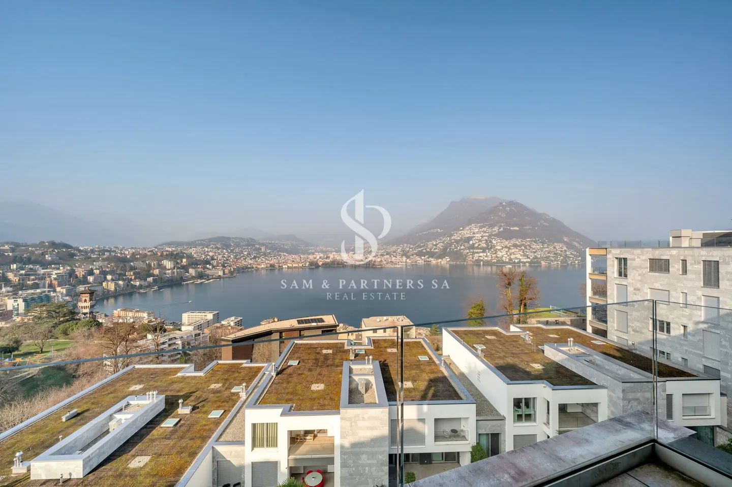 Penthouse di Lusso con Vista Lago - Foto 16 di 17