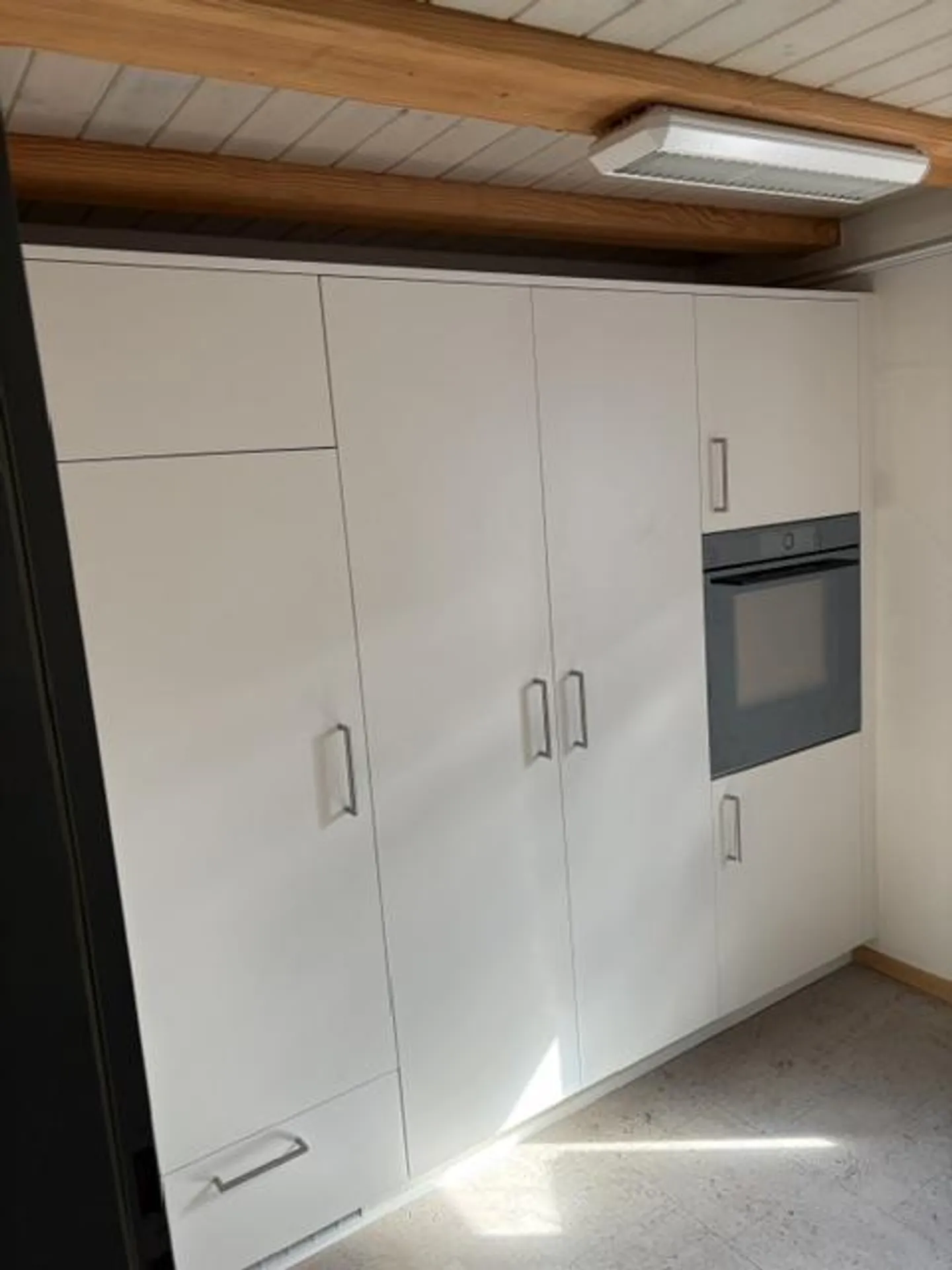 Spacious 5.5 Room Apartment with Garage and Outdoor Parking - Photo 5 of 16