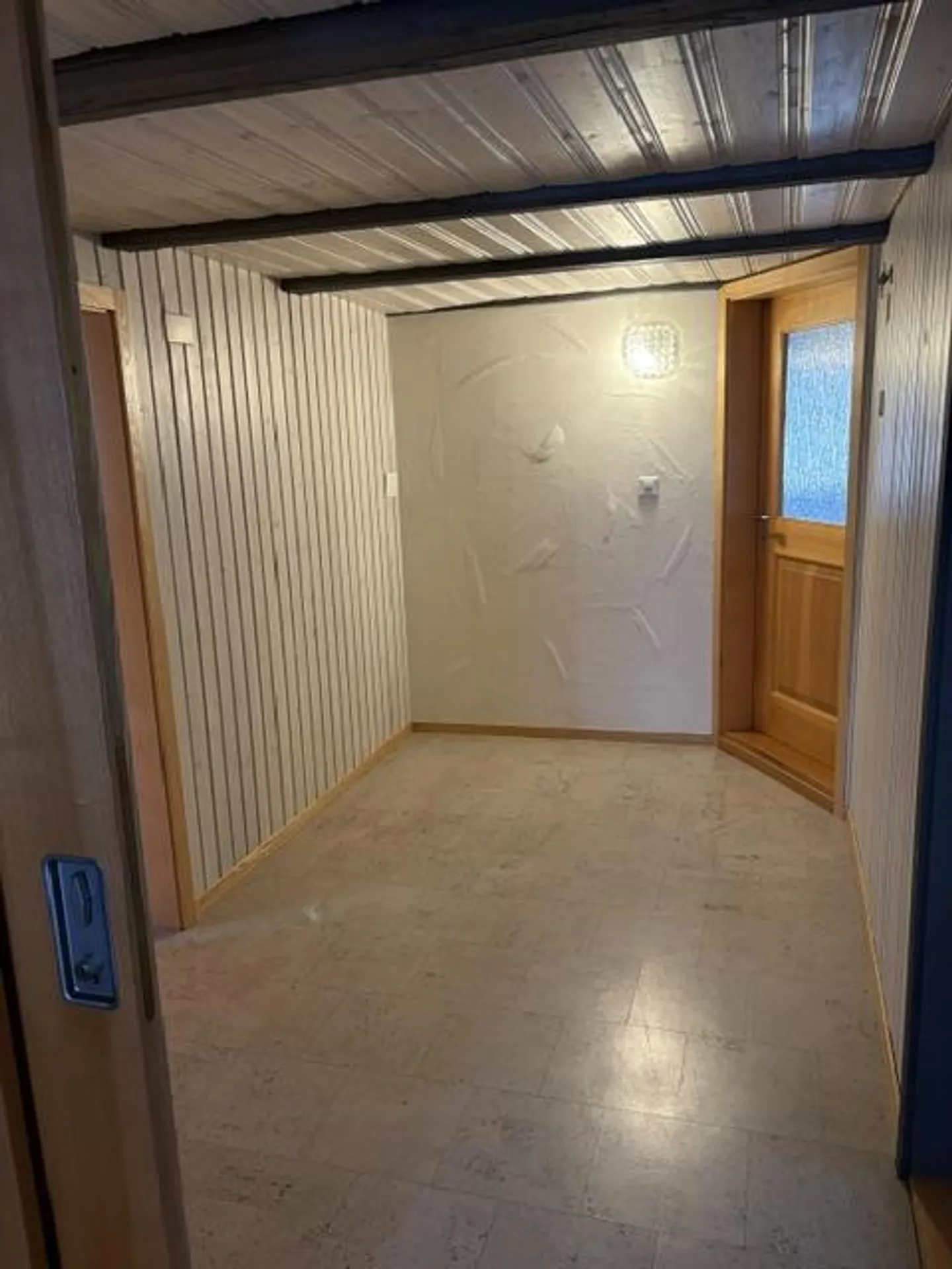 Spacious 5.5 Room Apartment with Garage and Outdoor Parking - Photo 6 of 16