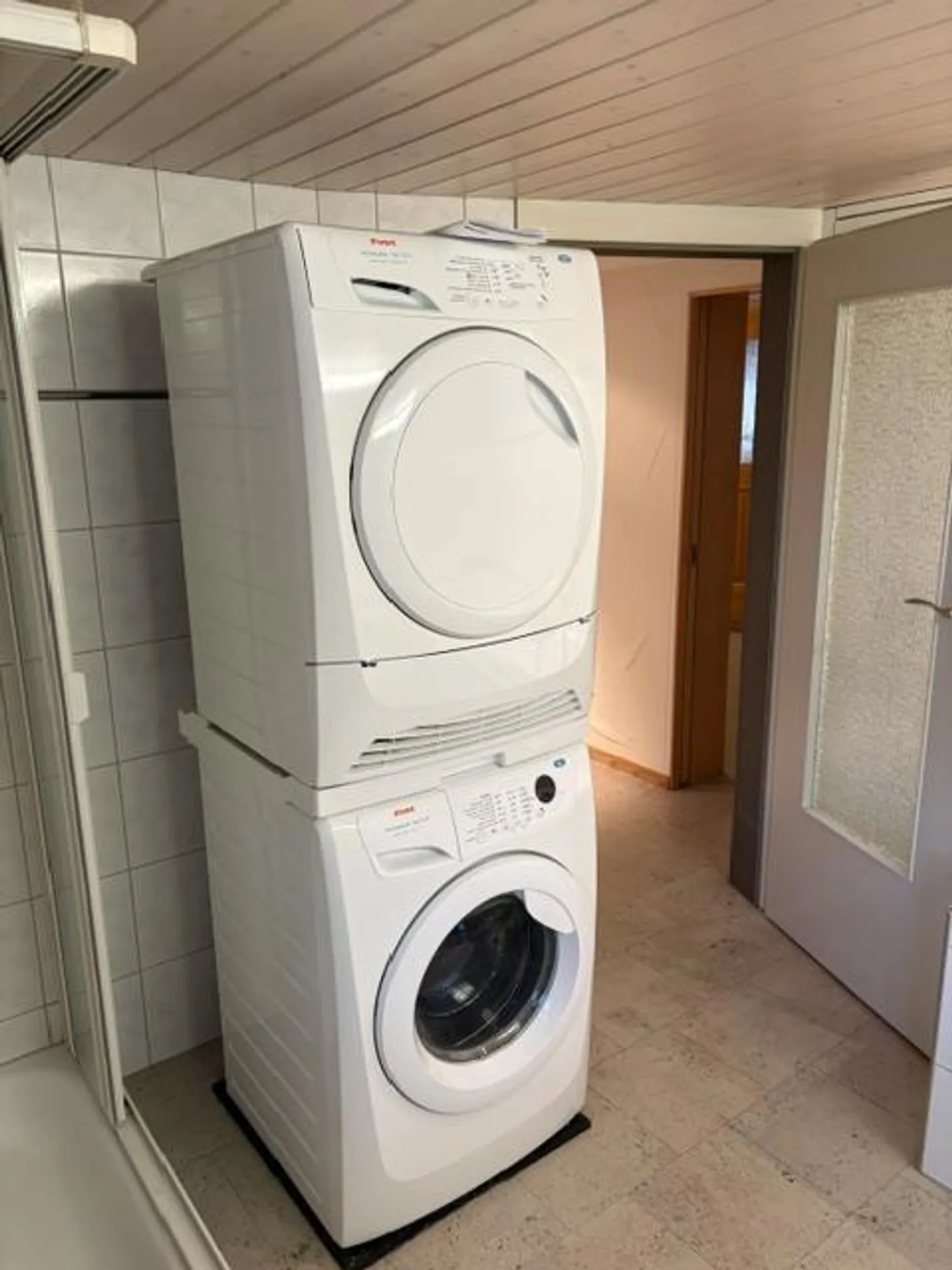 Spacious 5.5 Room Apartment with Garage and Outdoor Parking - Photo 7 of 16