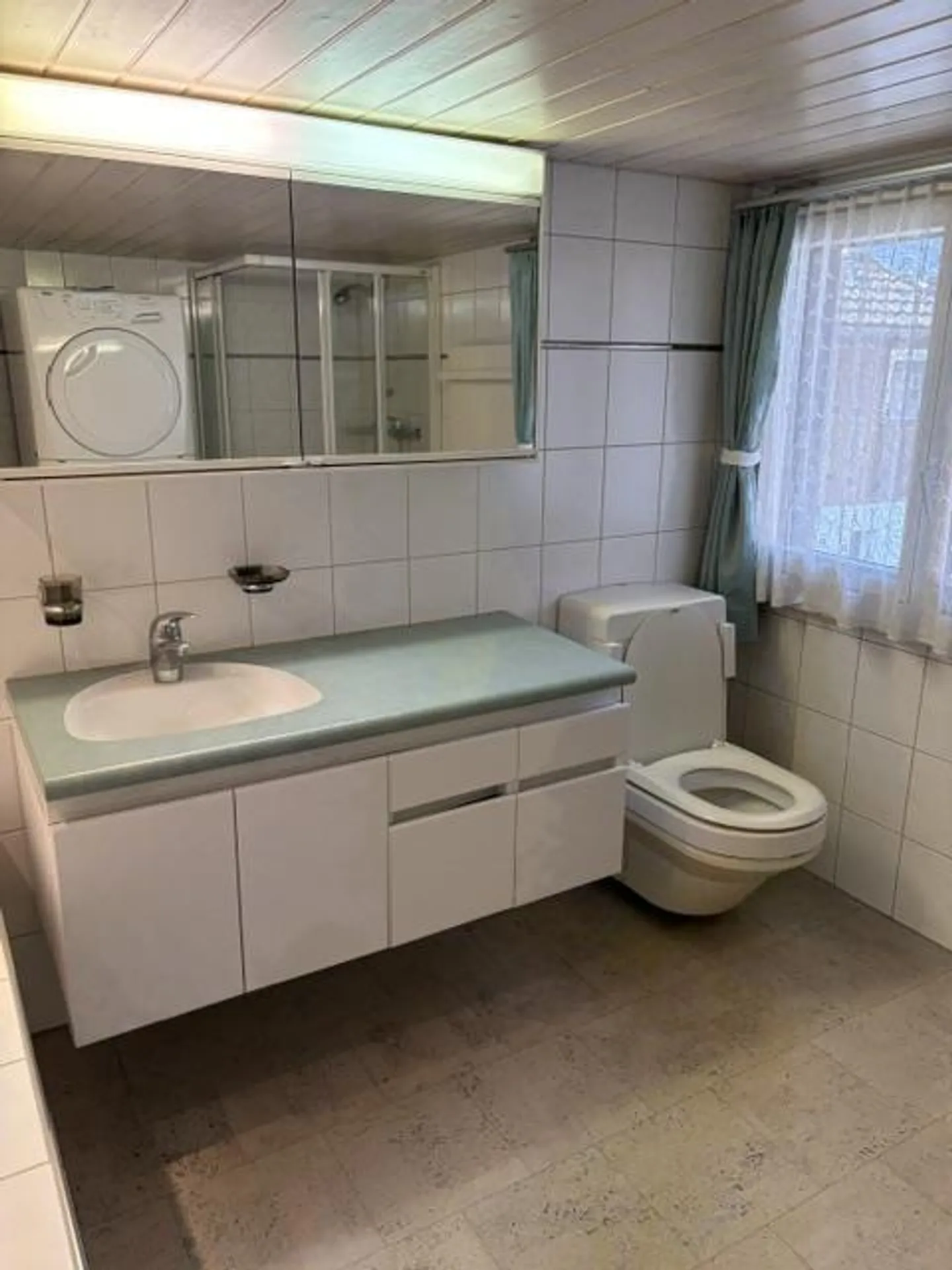 Spacious 5.5 Room Apartment with Garage and Outdoor Parking - Photo 9 of 16