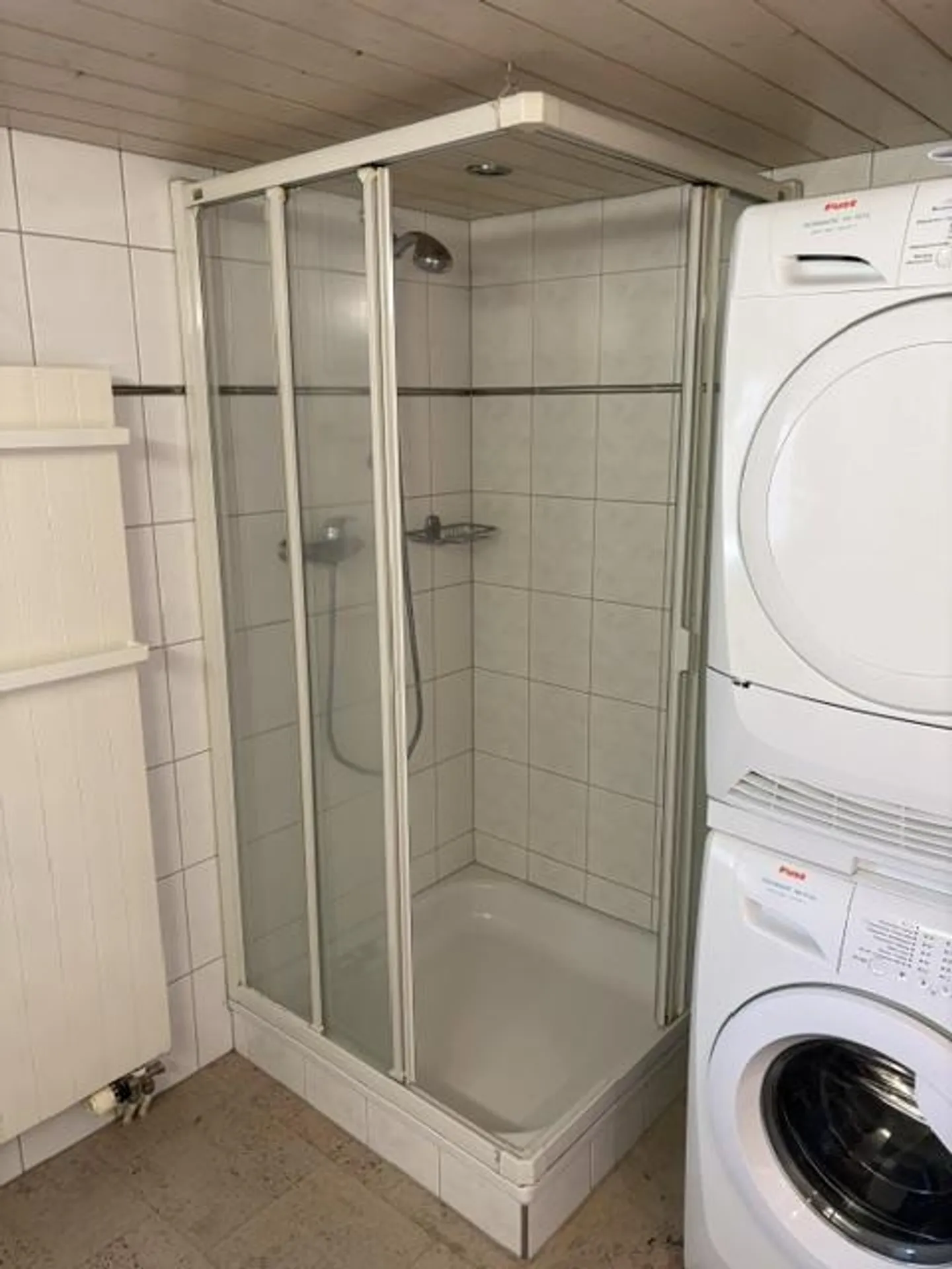 Spacious 5.5 Room Apartment with Garage and Outdoor Parking - Photo 8 of 16