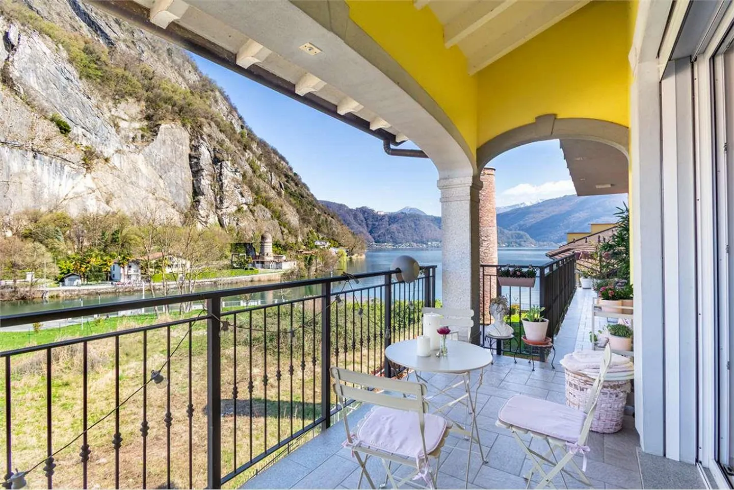 Appartamento di lusso sul lago - Foto 1 di 13