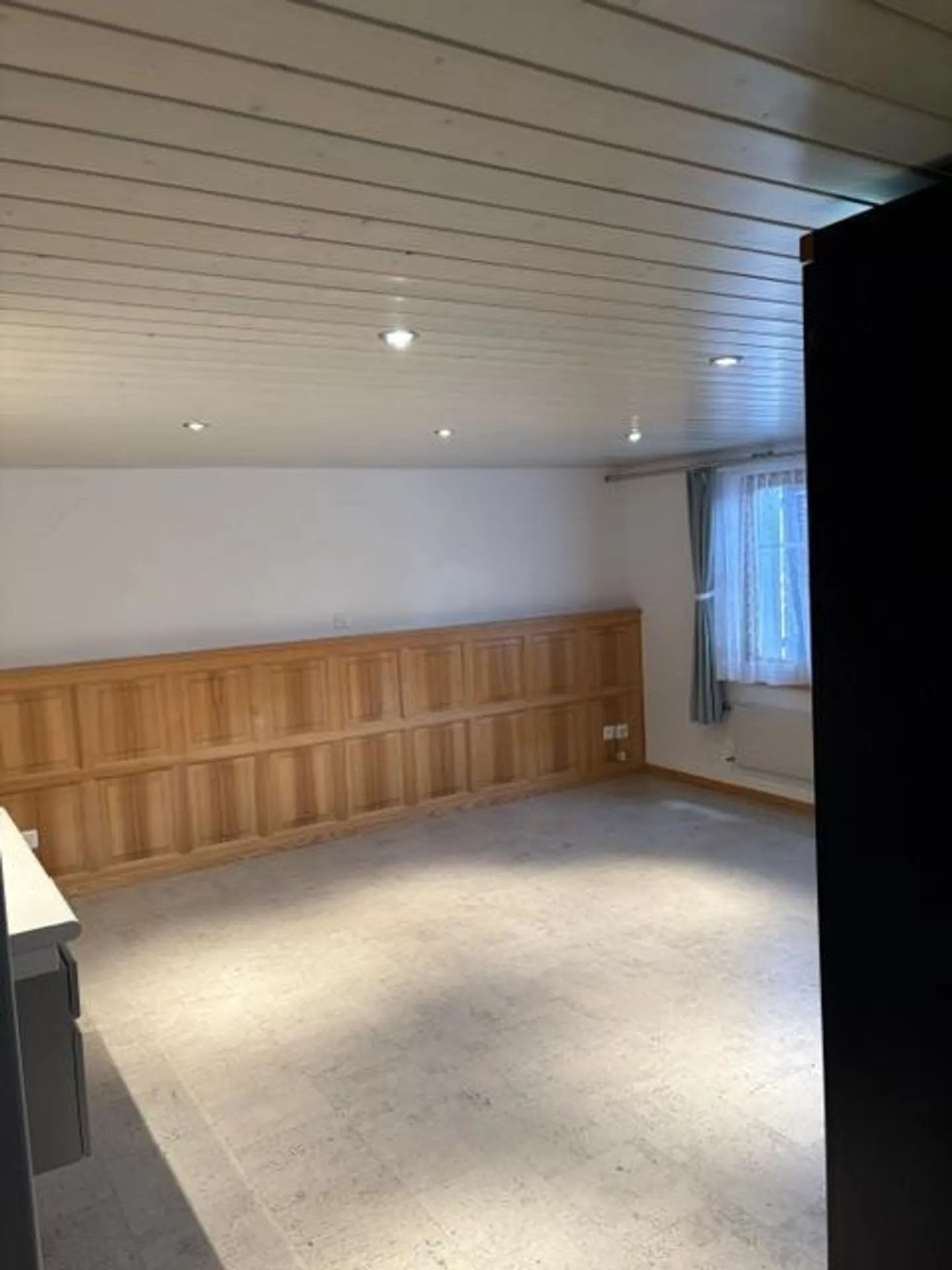 Spacious 5.5 Room Apartment with Garage and Outdoor Parking - Photo 14 of 16