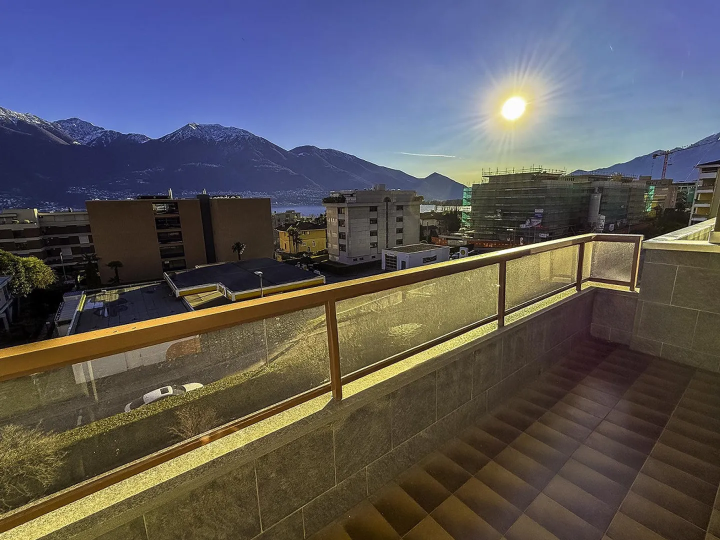 A due passi dal lago, grande 4.5 locali soleggiatissimo - Foto 5 di 21