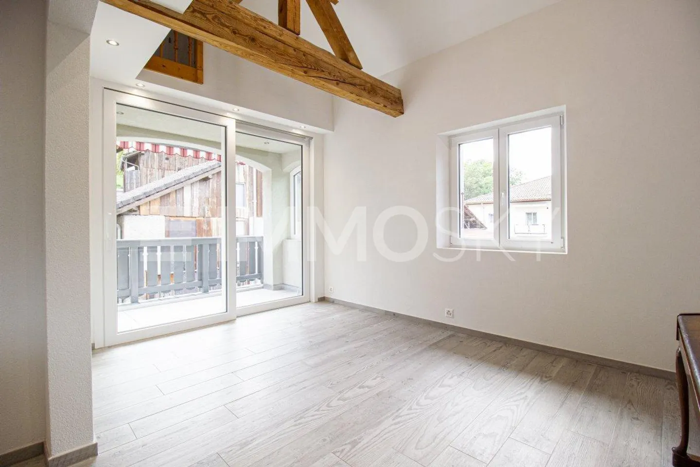 Yield building with adjoining barn (Yield approx. 3.9%) - Photo 4 of 5